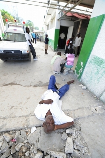 コレラ流行のハイチでデモ、国連部隊と衝突し2人死亡