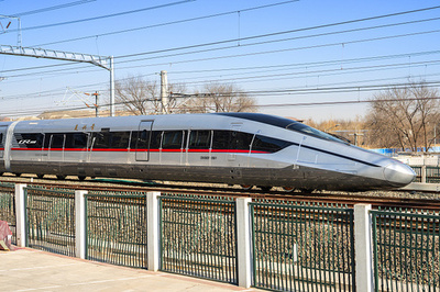 中国 時速400キロの高速鉄道を商業運行へ