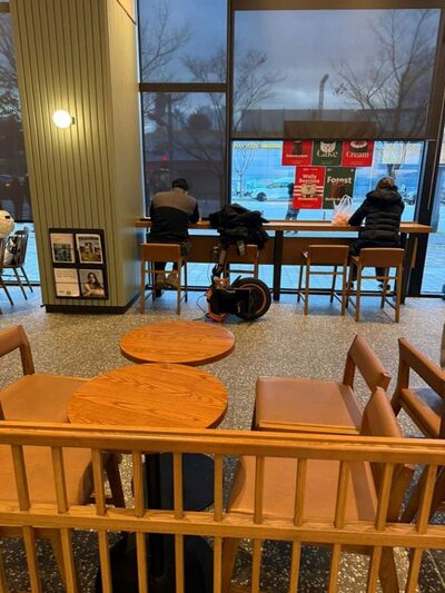 韓国・スタバ店内で「電動ホイール」充電はありか？…ネットは「窃盗に近い」「飲み物代払ってる。許容範囲内」賛否