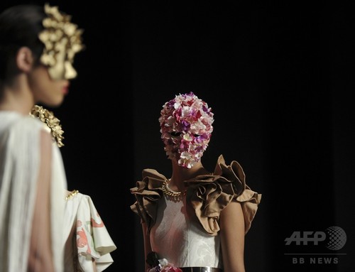 華やかな花の仮面 フラメンコ ファッション国際展示会 写真7枚 ファッション ニュースならmode press powered by afpbb news