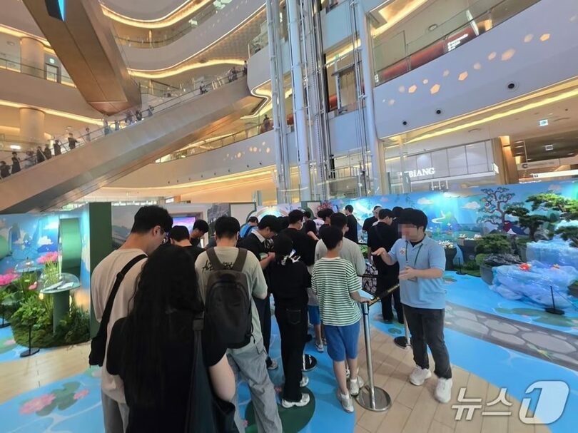 17日午前、韓国・ソウル松坡区のロッテワールドモールに設けられた「ポケモン武陵桃源」ポップアップストア入口＝2026年8月17日(c)news1