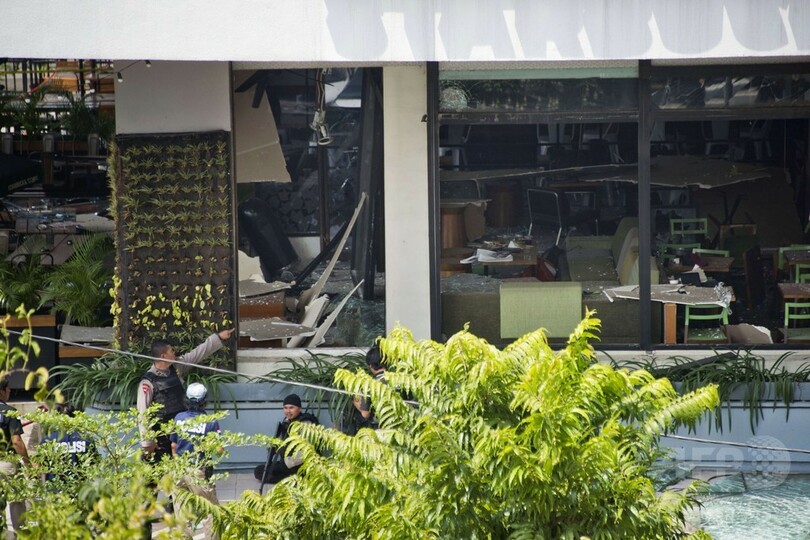 インドネシア連続爆発、容疑者5人死亡 外国人含め死者計7人に