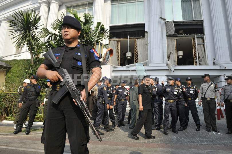 ジャカルタの外資系高級ホテルで爆発、マンUは同国ツアーを中止