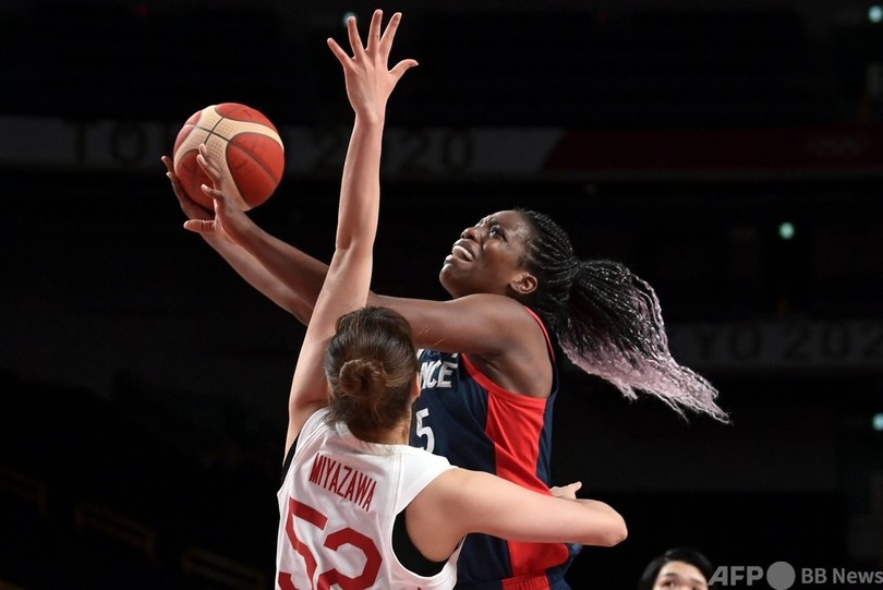 日本が初の決勝進出 金メダル懸け米と対戦 五輪バスケ女子