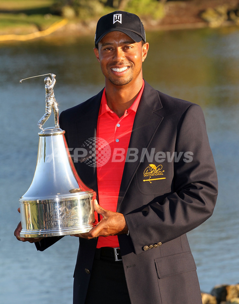 ウッズ、約2年半ぶりのツアー優勝飾る アーノルド・パーマー招待