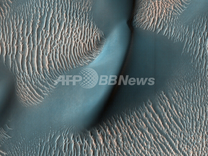 火星の砂丘、二酸化炭素ガスの影響で季節移動