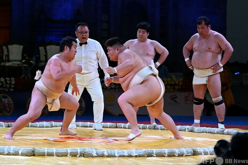 インド門前で相撲 和歌山県との交流の一環