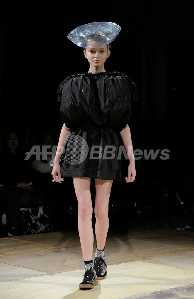 ＜11年春夏東京コレクション＞アンリアレイジ、新作を発表