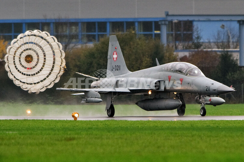 戦闘機ラファール、スイスの空を舞う