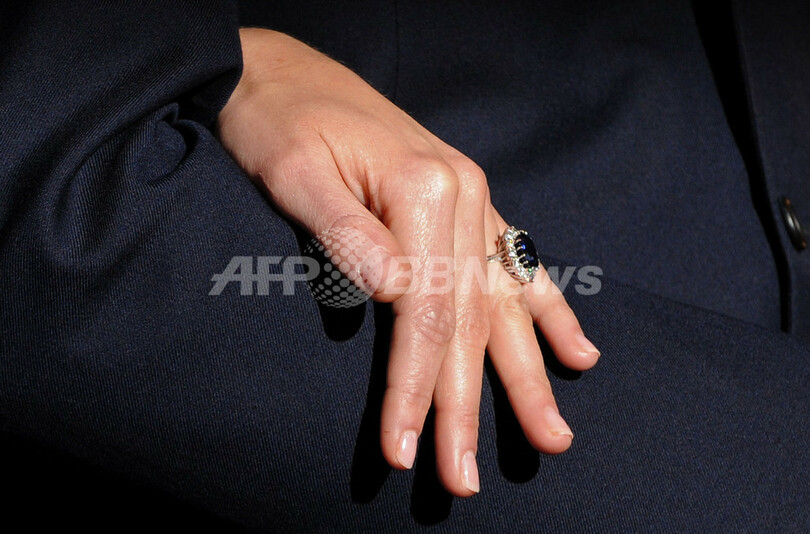 英世論調査、王子の結婚式は「自腹でやるべき」が82％