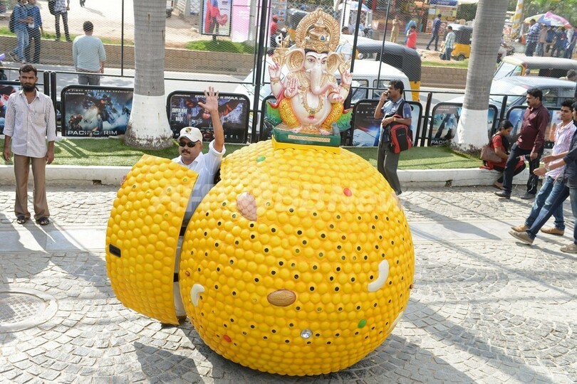 こう見えても乗り物です、「ガネーシャ祭」に向け準備万端 印