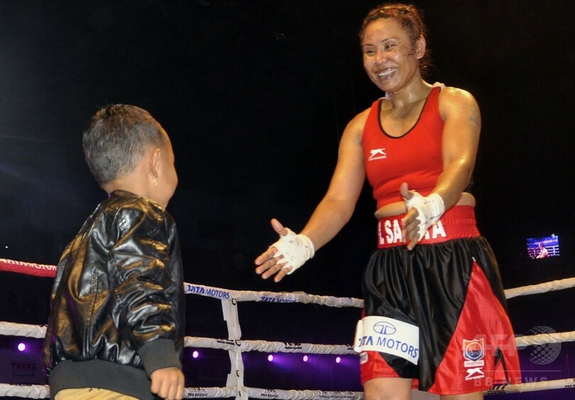 メダル拒否のインド人女性ボクサー、プロデビュー戦に見事勝利