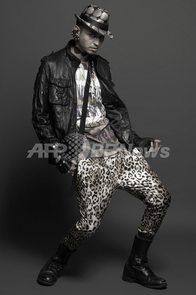 ＜11/12年秋冬東京コレクション＞ガッツ ダイナマイト キャバレーズ