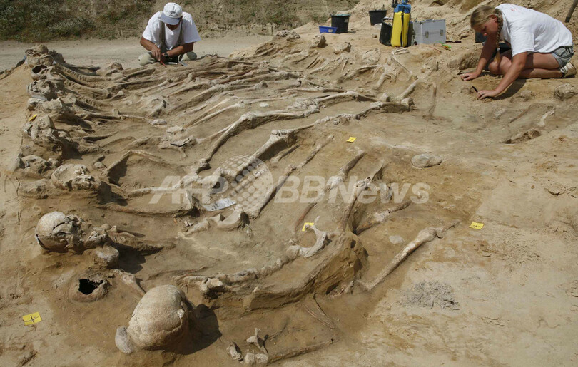 17世紀の「30年戦争」の集団墓地発掘