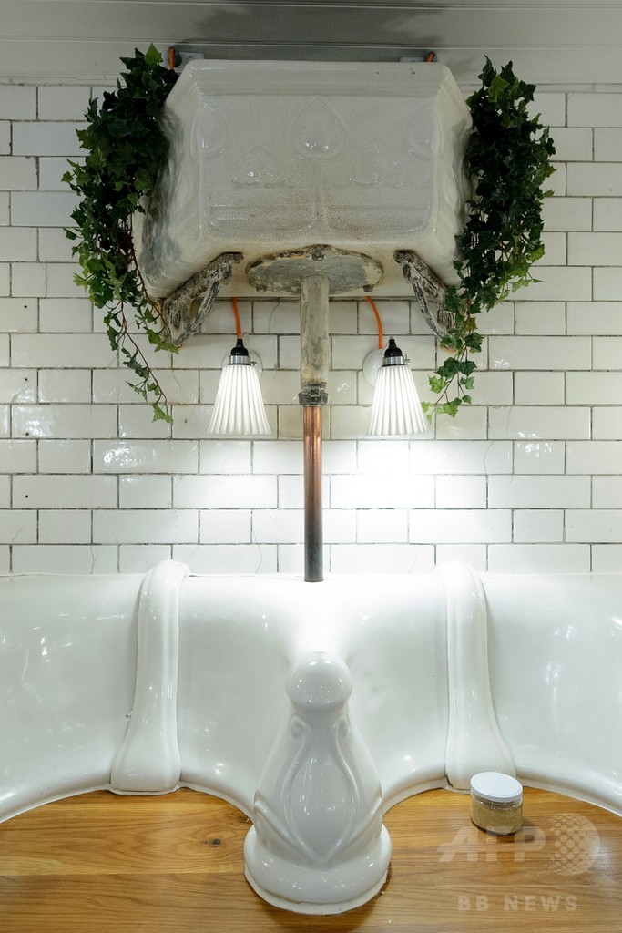 地価上昇のロンドン、古い地下トイレをカフェなどに改装