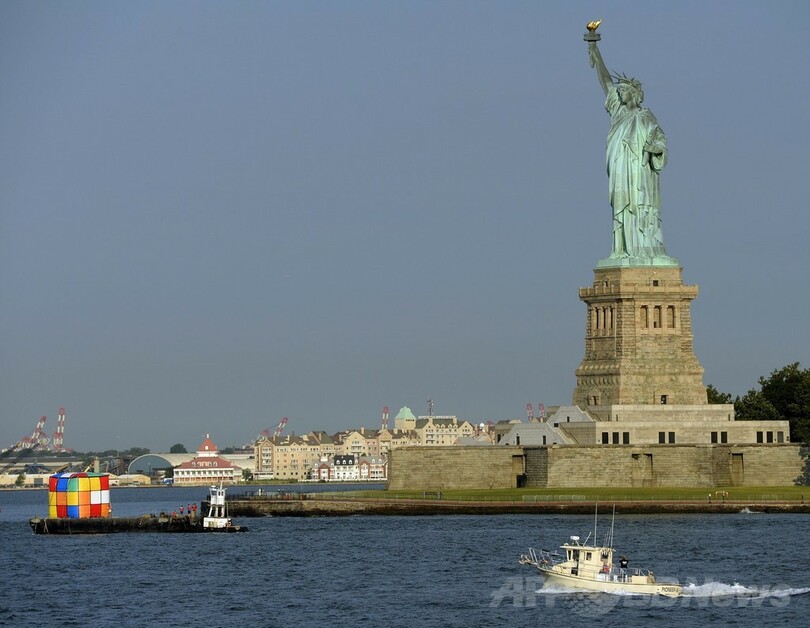 NYに「巨大ルービックキューブ」、発明者の誕生日と発売40周年祝う