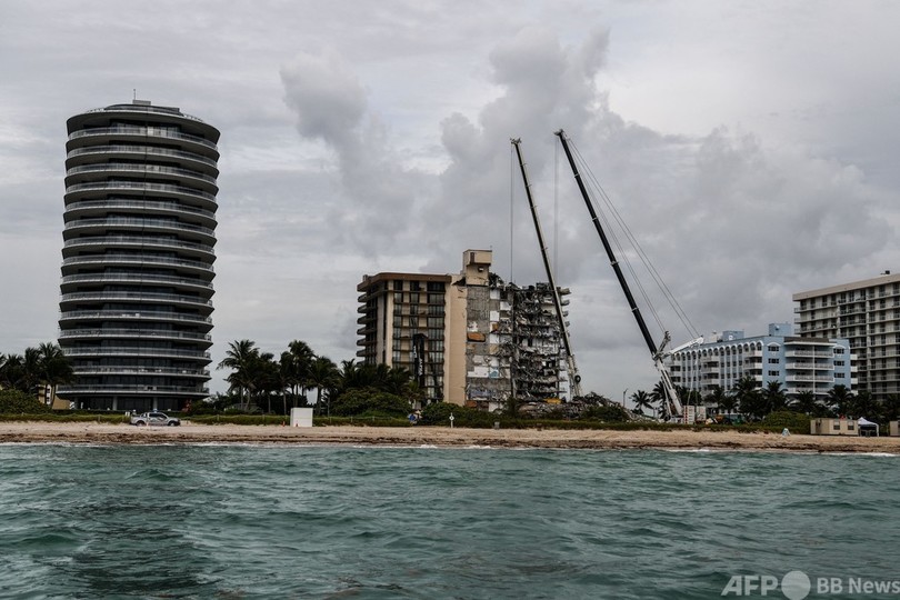 米集合住宅崩落、死者16人・不明者147人に 