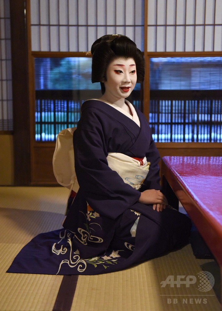 京都の芸舞妓、禁止のフライドポテト目当てに変装も