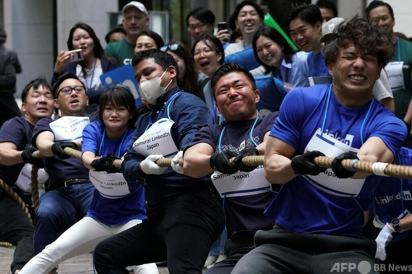 東京丸の内で綱引き大会