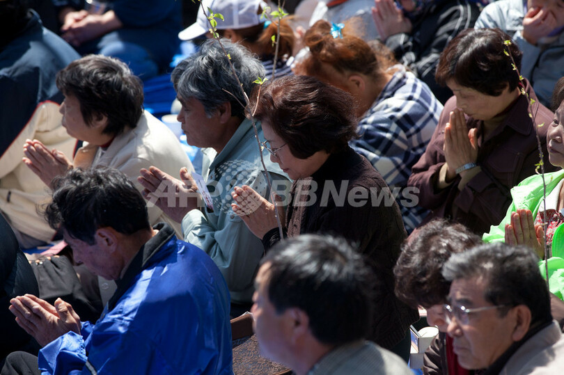 陸前高田市で花見会、地酒と伝統太鼓で復興誓う