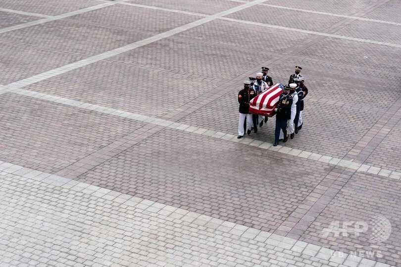 故ギンズバーグ判事、米議会に安置 女性初