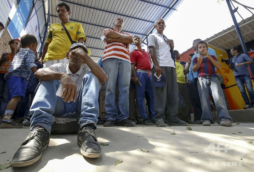 ベネズエラ向け支援物資、軍が封鎖する対コロンビア国境に到着