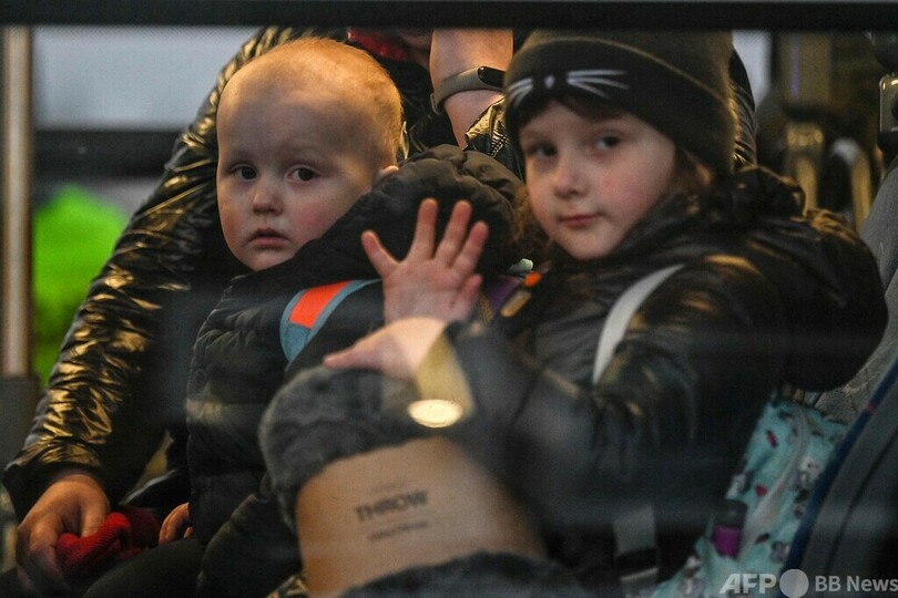 ウクライナ難民、300万人超え 半数が子ども 国連