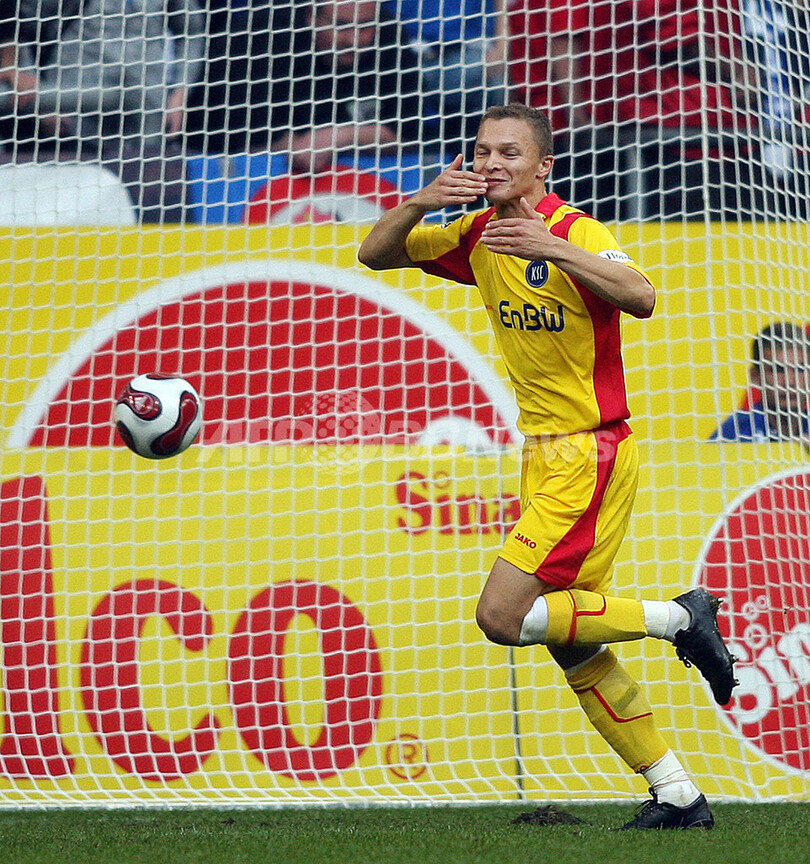 カールスルーエ シャルケ04に快勝し2位へ浮上