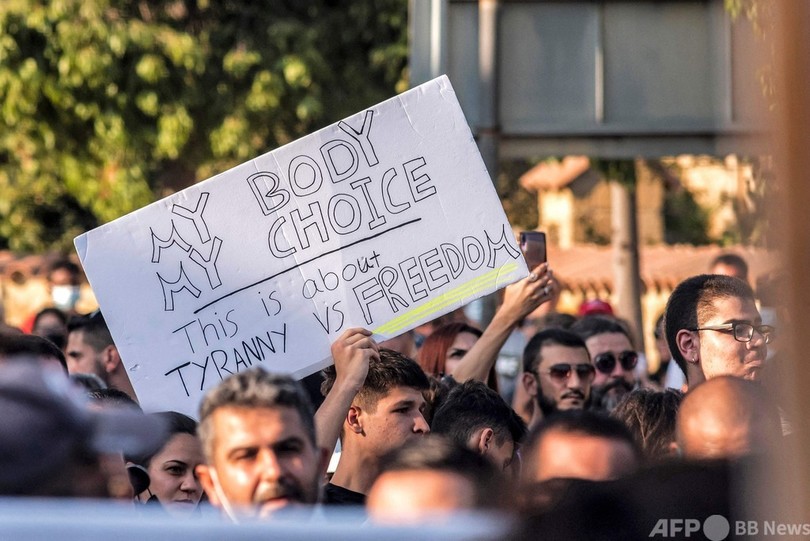 反ワクチン派のデモ隊がテレビ局襲撃 キプロス