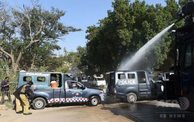 パキスタンで反仏風刺紙デモ、AFPカメラマン含む3人負傷