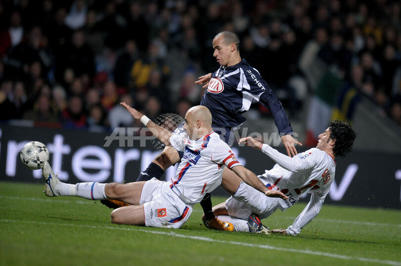 リヨン ボルドーとの天王山を制し首位を堅持