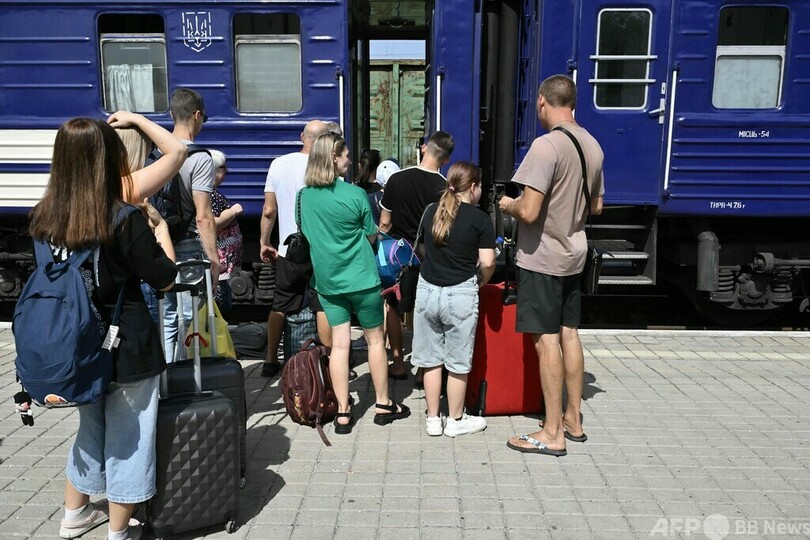 ウクライナ東部住民、前線付近から避難 ロシア進軍受け