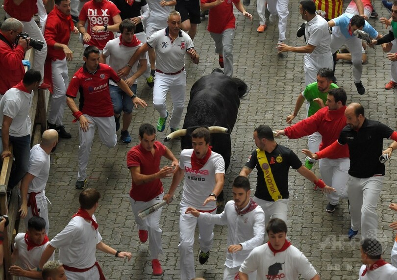 スペイン牛追い祭り開幕、性的暴行事件の暗い影差す中