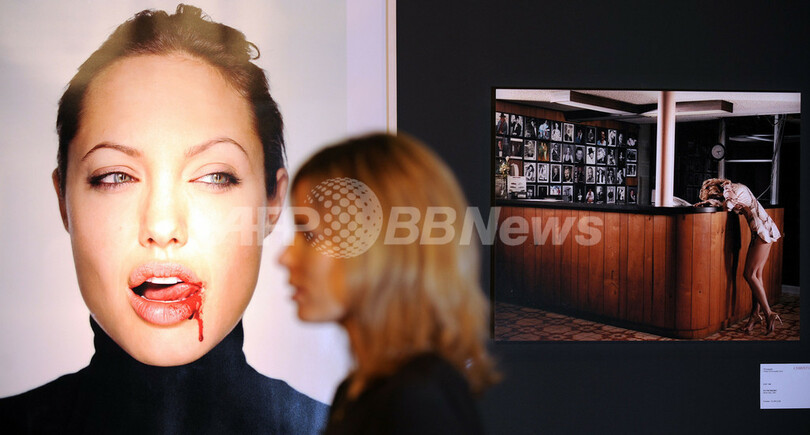 有名写真家の作品がオークションに、アンジーの写真も