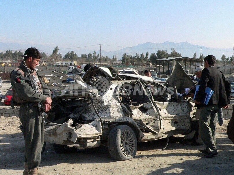 アフガニスタン、NATO軍基地で自爆攻撃 タリバンが犯行声明