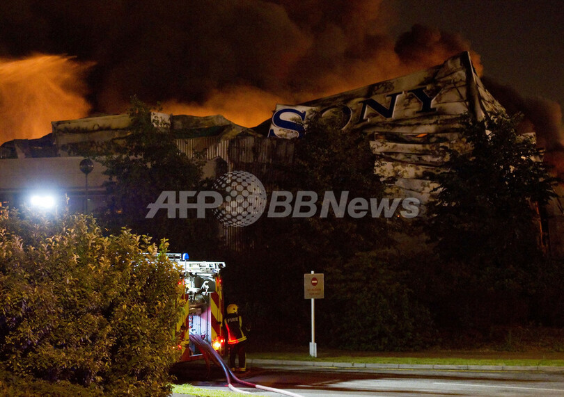 英ロンドンの暴動、市内各地に火の手 バーミンガムやリバプールにも飛び火