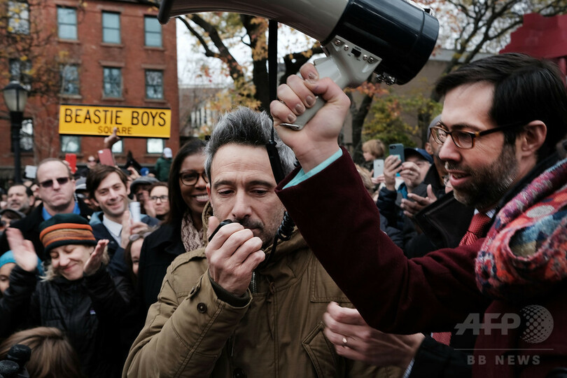 米NY公園にかぎ十字章や「Go Trump」落書き、市民数百人が抗議