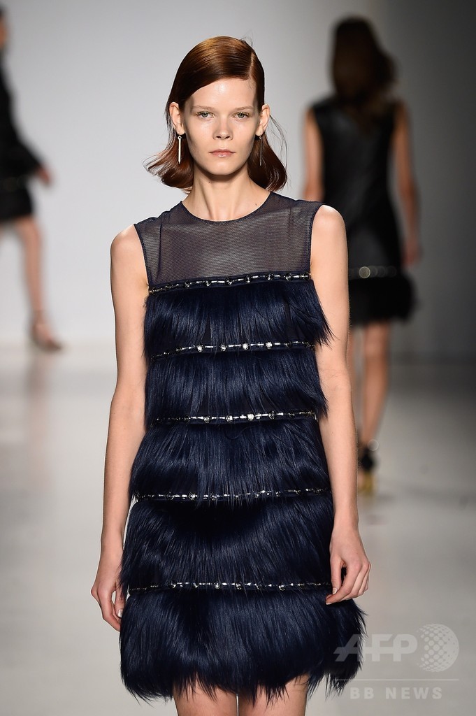 「飛ぶ美しさ」を表現、「タダシ ショージ」15/16年秋冬