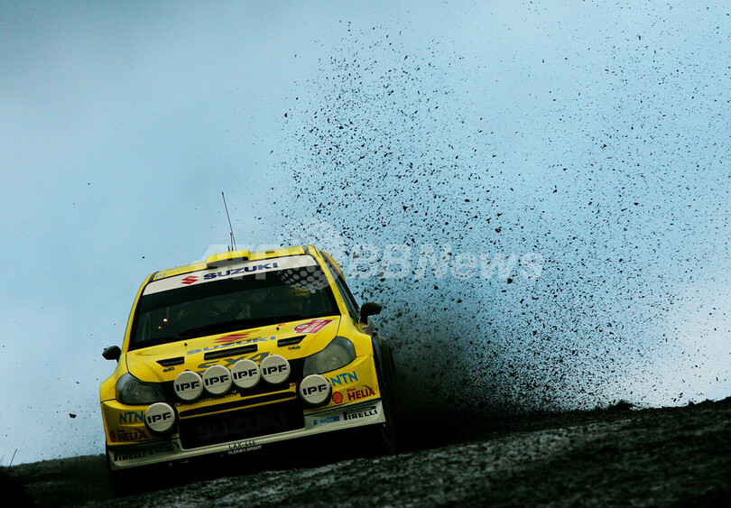 ラトバラ 第1レグで首位、ロッシは23位