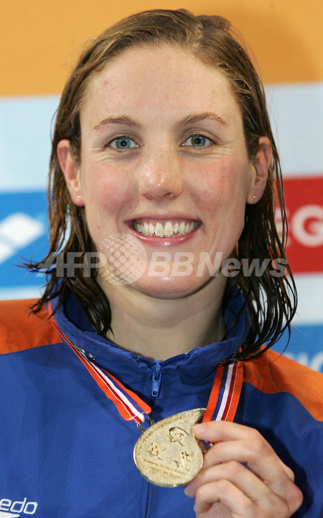 フェルドハゥス 欧州水泳選手権女子100メートル自由形を制す