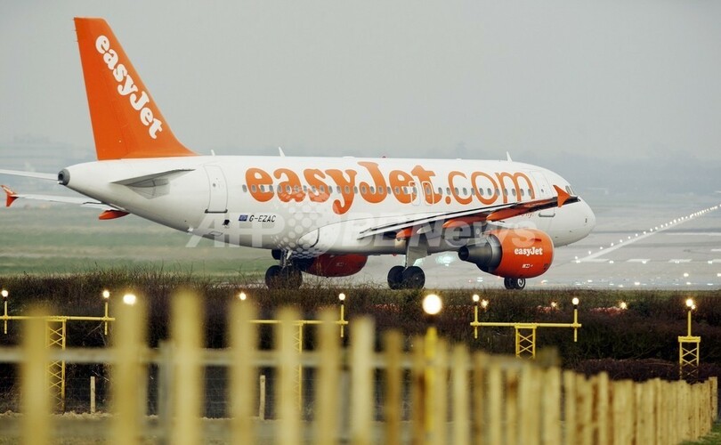 遺体を機内に搭乗させようとした女性2人を拘束、英空港