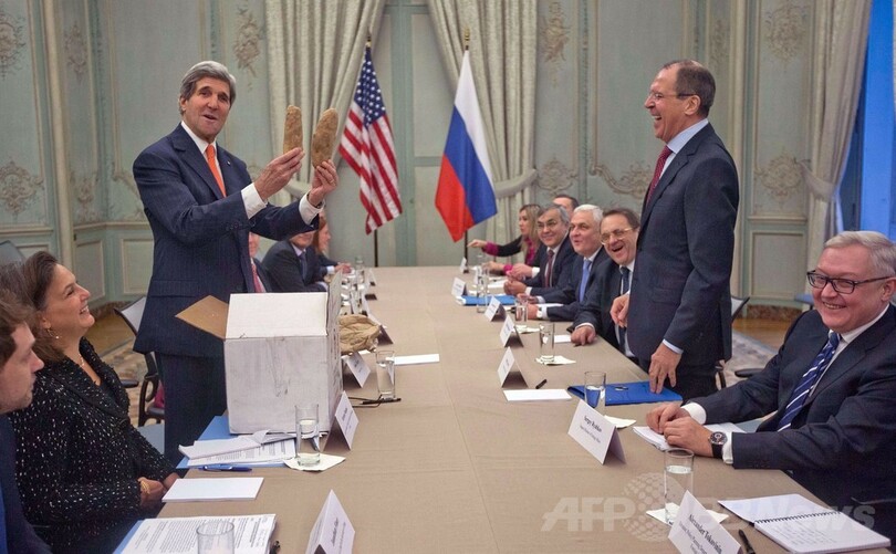 ケリー米長官、露外相にジャガイモ進呈で緊張緩和？