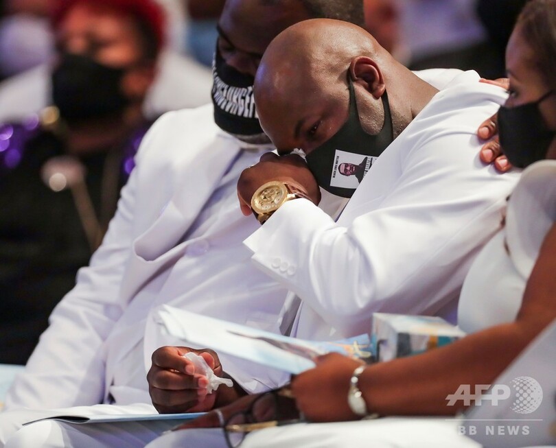 フロイドさん、故郷ヒューストンで葬儀 著名人ら参列