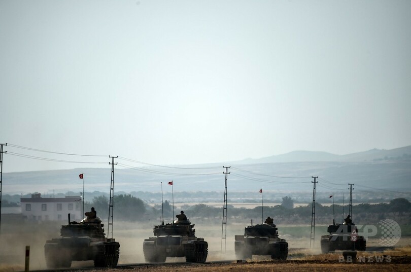 トルコ軍、シリアに戦車追加投入 クルド人部隊を砲撃