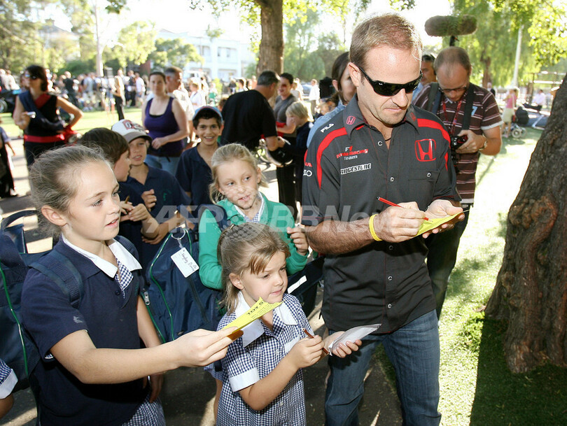 ＜07 F1・第1戦 オーストラリアGP＞ホンダのニューマシンが学校に現れる - オーストラリア
