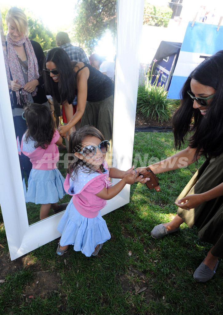 米ブランド｢トムズ｣、アイウェア販売で視力障害者を支援