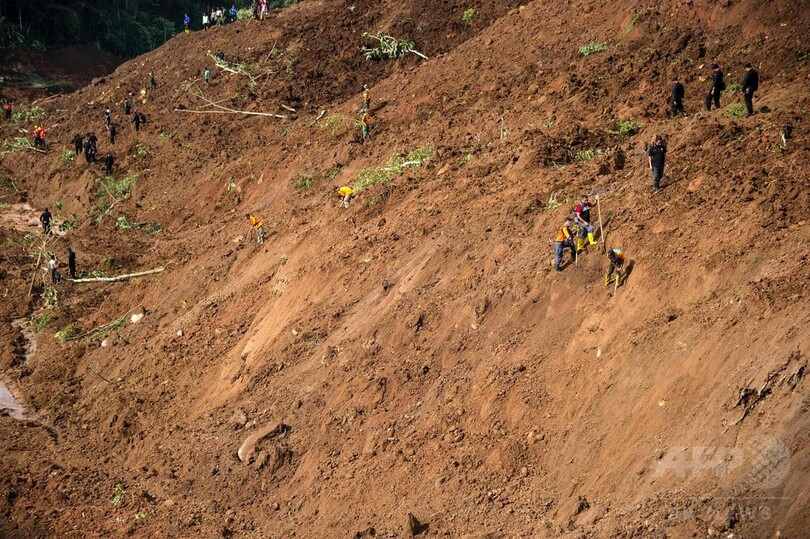 インドネシアで土砂崩れ、少なくとも2人死亡 26人行方不明