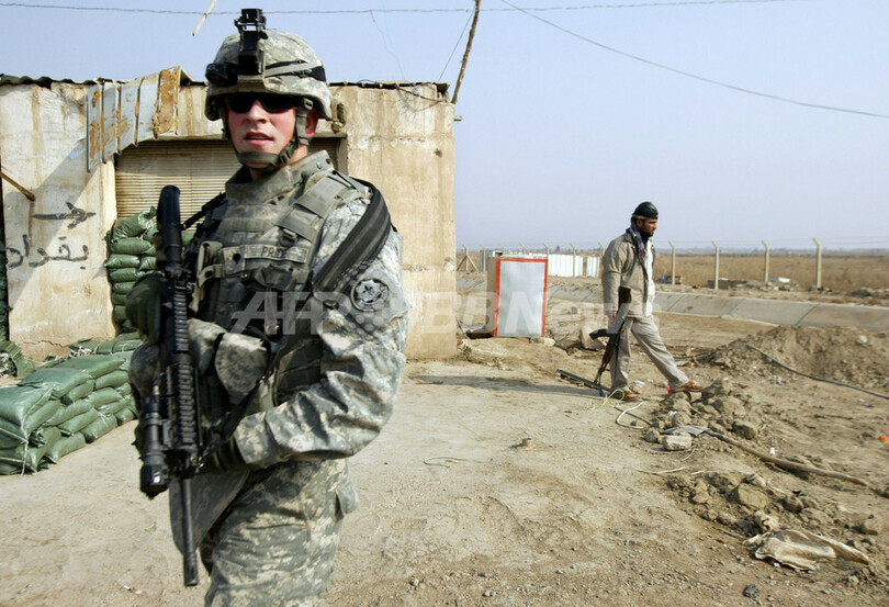 ゲーツ米長官イラク電撃訪問、中部では自爆攻撃で23人死亡