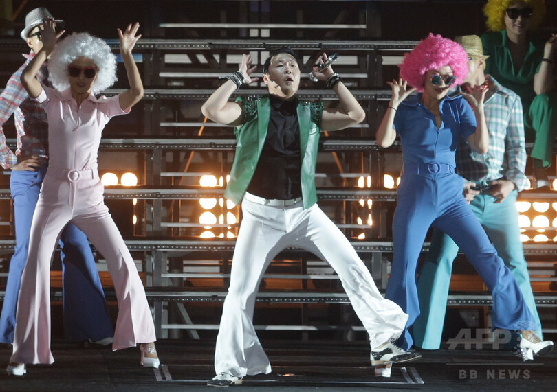 歌手のPSY、女装も披露？ ソウルでライブ開催