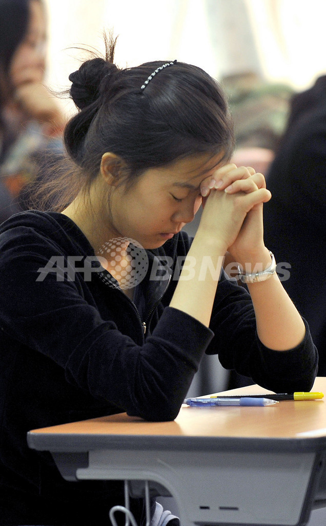 軍隊から証券取引所まで、韓国全土で「大学入試シフト」